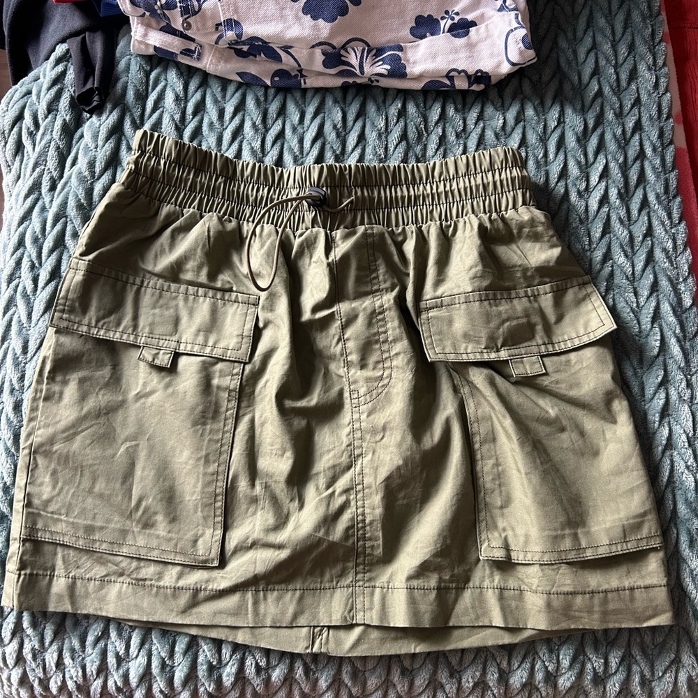 olive green parachute cargo skirt